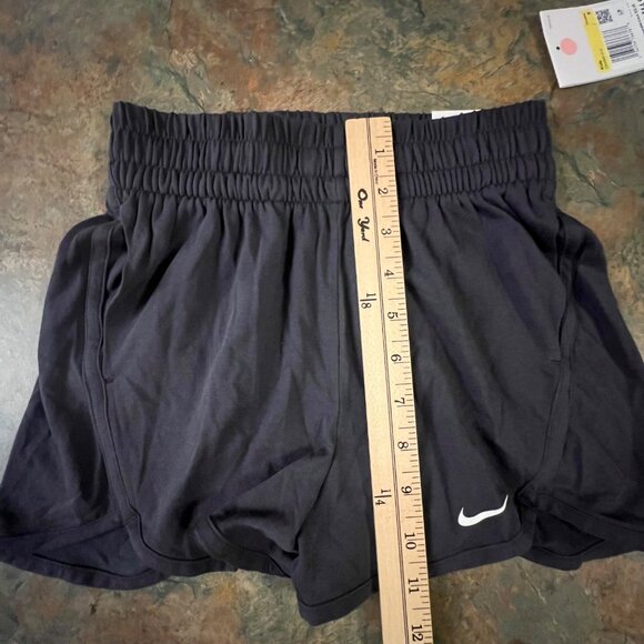 Nike Kids Training Shorts Small - Picture 5 of 8